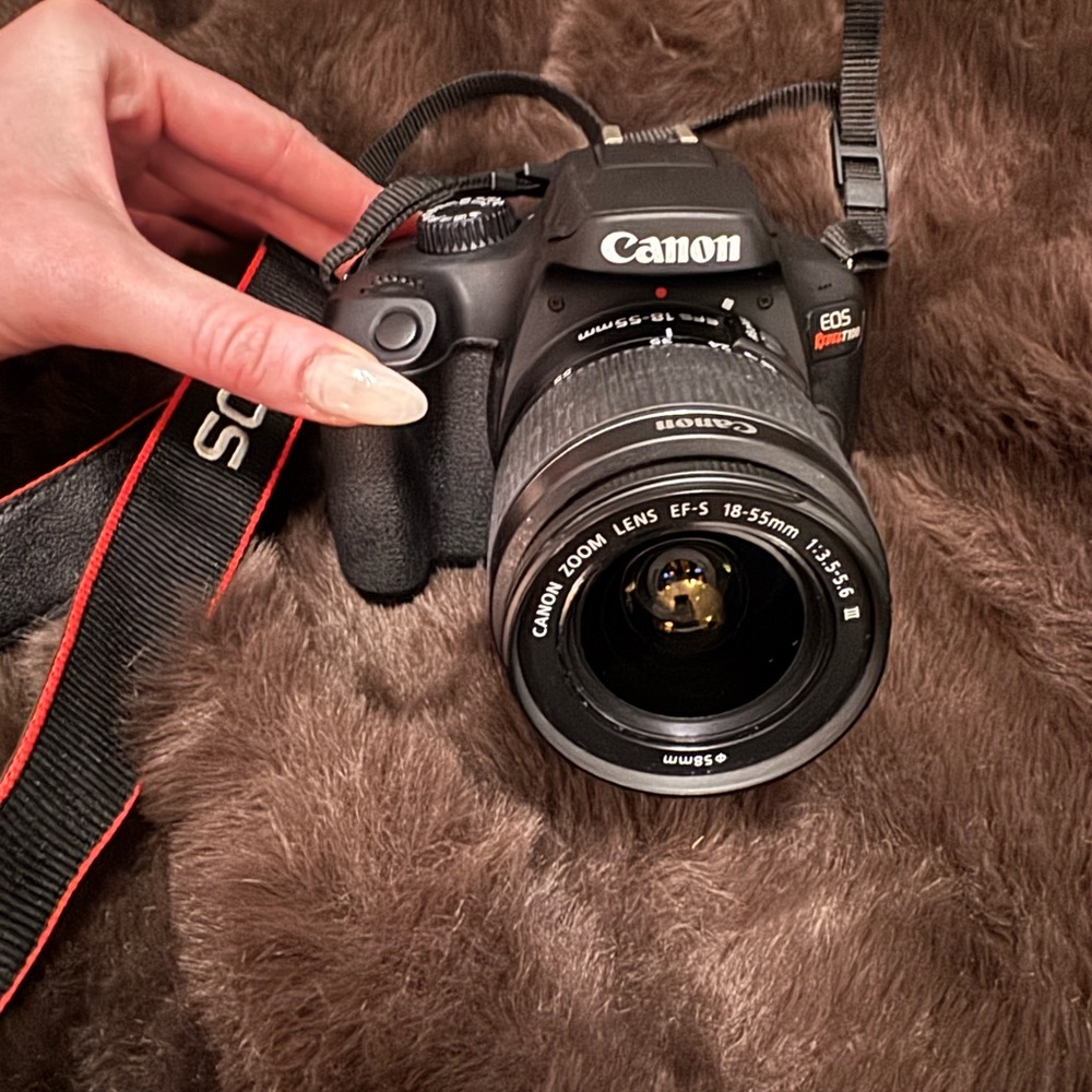 Canon EOS Rebel t100 Black DSLR Camera. Only used for one summer. Like New!